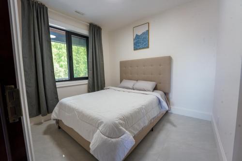 Brand-New 3 Bedroom House -Upstairs