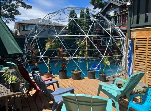 Poolside Hideaway Heated Pool All Year Ideal for Groups Sleeps 6 plus