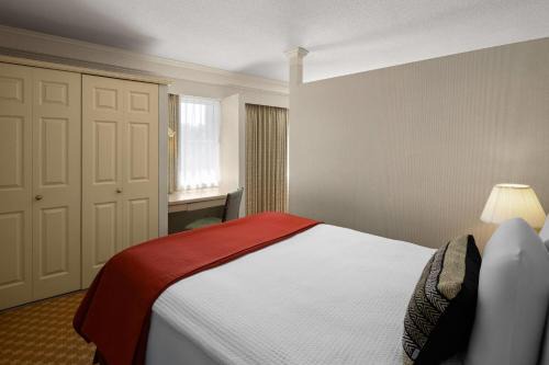 Royal Scot Hotel & Suites, Trademark Collection by Wyndham