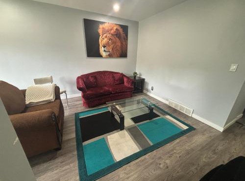 Cute Highland Park Upper B Unit in Calgary