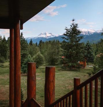 Glacier House Hotel & Resort