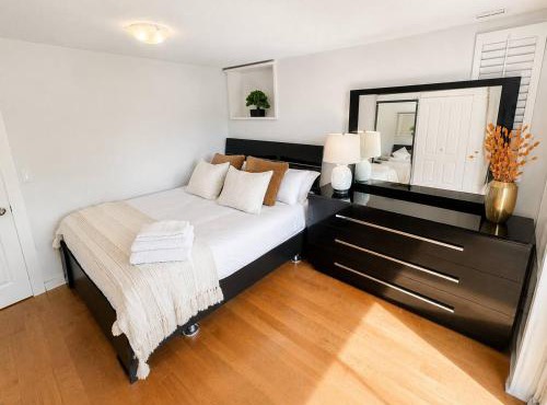 North Van Getaway with 3BR, Hot Tub and Huge Backyard