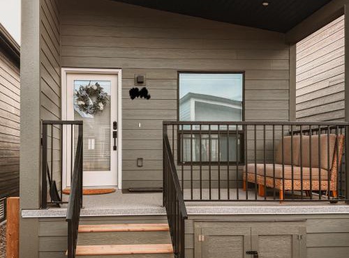 Private Boho Tiny Home - Lakes, Wineries, Hike, Ski