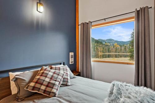 Cabin on Private 8-acre Lake