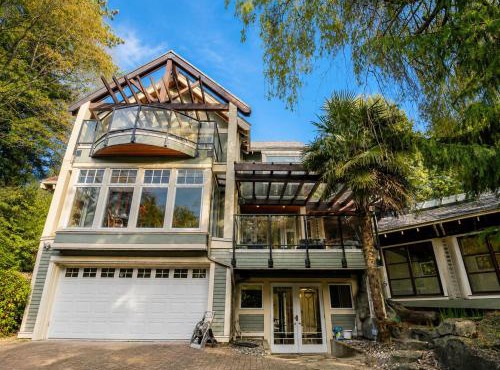 Luxury 7BR 8BA West Side Villa with Garden & Pond 5 Min to Downtown