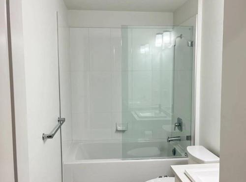 Mountain Views, Premium Coquitlam Stay, Minutes to Transit