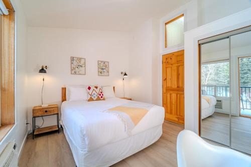 2BR 2BA Newly Renovated Harvie Heights Townhouse retreat