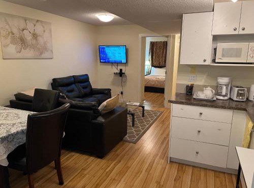Modern 2 BR Vacation Home Near West Edmonton Mall
