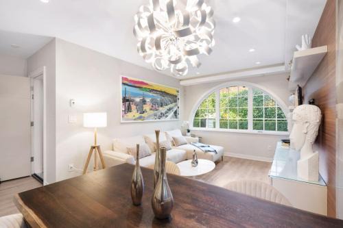 Quiet Kits Oasis. 2BR, Patio and Private Garage