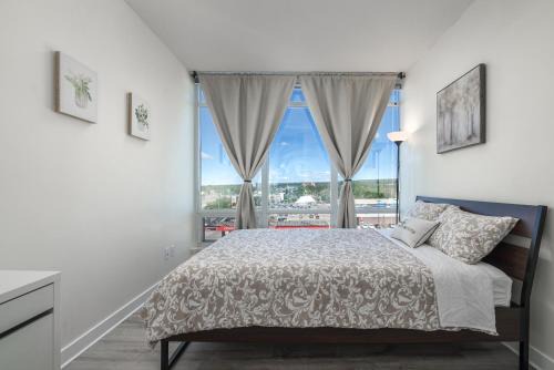 UC Stampede Condo by Train, Hospital, free UG parking & Gym, AC, full kitchen