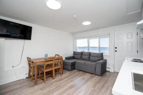 Oceanfront - Steps to Pier & Beach - Free Onsite Parking
