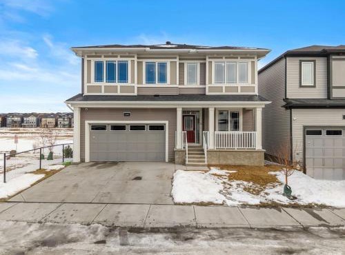 Large Detatched Luxury House with Massage, Poker Table And More