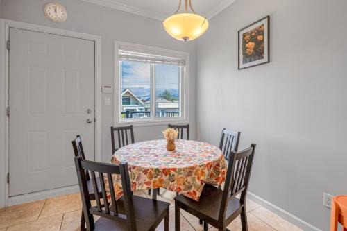 Central Spacious 3 Br Upstairs