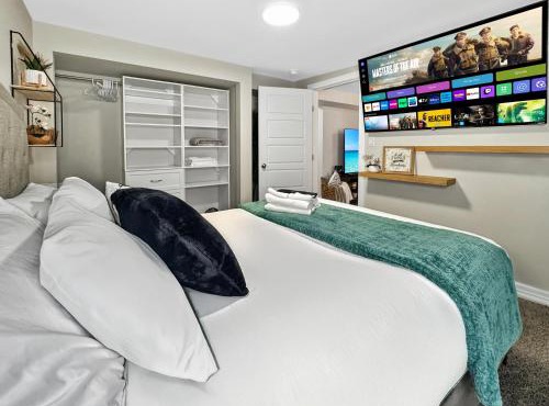 Renovated Suite in WL, 5 Min to Downtown, All New Appliances, Self Check-In