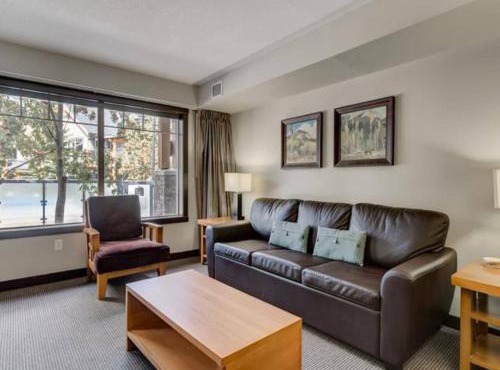 Comfy 2BR Minutes from Downtown with Hot Tub