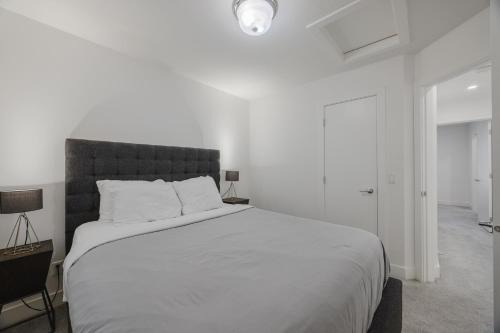 Townhome with Free Parking, Near Downtown
