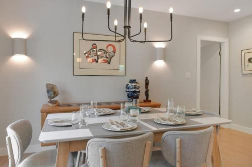 The Bayside Cottage by EMR Vacation Rentals