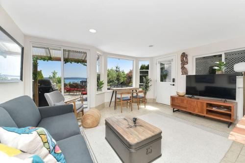 Gulf Island View Suite by EMR Vacation Rentals