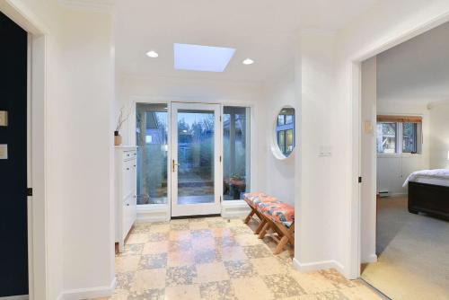 Beachside Living Cherry Point by EMR Vacation Rentals
