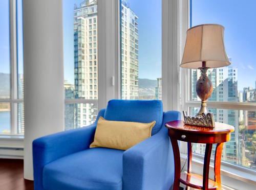 Luxury 3BR Apartment In The Heart Of Downtown - Gorgeous Views!