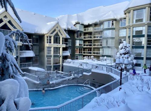 Woodrun Lodge 302 | Large Condo w/Shared Heated Pool & Large Hot Tub