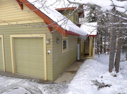 Aurora Townhomes by StayIn