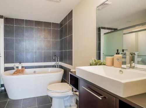 Gorgeous Unit with Beautiful City Views