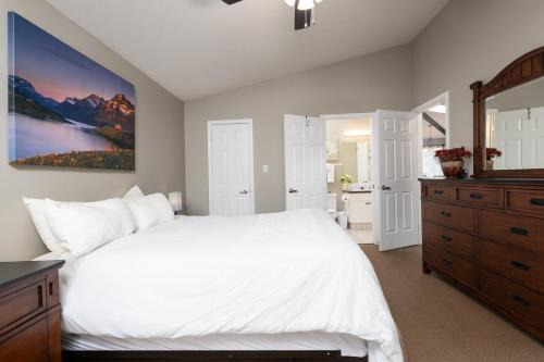 Paradise Canyon Golf Resort - Signature Condo 380