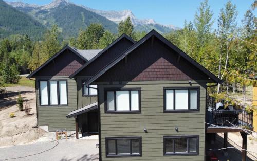 Powder House Chalet by Fernie Central Reservations