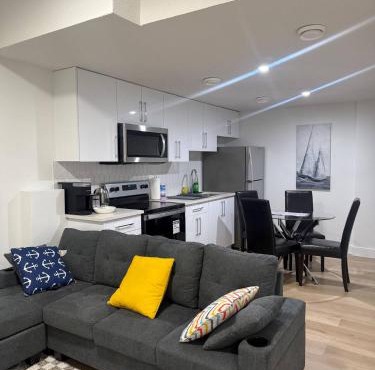 Amazing 2-bedroom house with WiFi in Edmonton