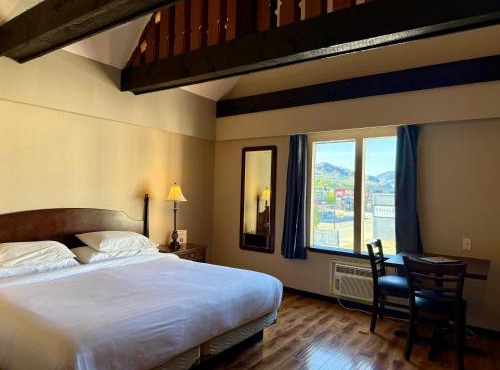 King Hotel in Oliver