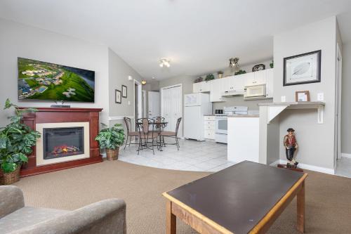 Paradise Canyon Golf Resort - Luxury Condo M403