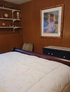 Charming - 2 bedrooms suite, 1 full bath & family room