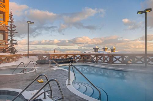 Stonegate Resort Unit B102