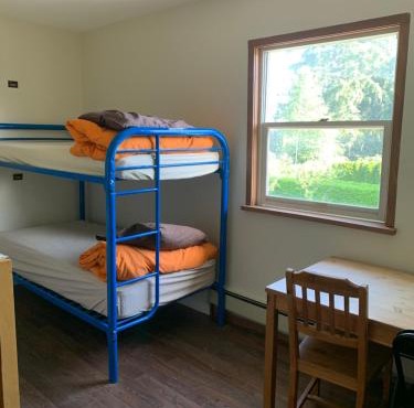 Vancouver Backpacker House - 10 min walk to Metrotown skytrain station in Burnaby