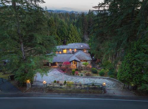 Elegant West Vancouver Estate with Ocean Views