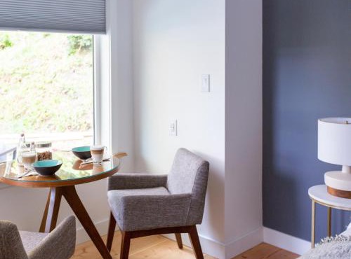 Sungate on Salt Spring - Luxurious Suite with Cedar Hot Tub & View