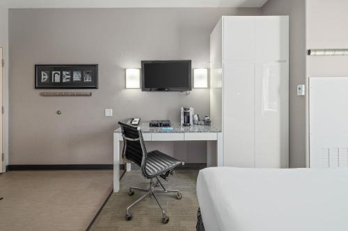 Prairie Crest Medicine Hat by IHG