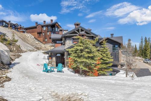 Snow Therapy Chalet - Ski In Out, Hot Tub & Mtn View