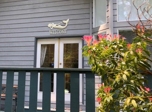 Gabriola Island B&B By The Sea