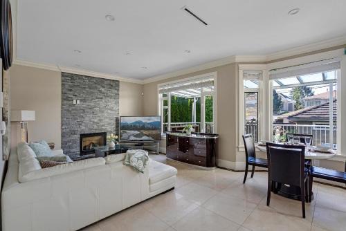 Luxurious Multi-Family Home in Vancouver West, 10 Mins Downtown