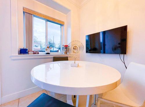 Spacious Family Oasis Minutes From Downtown Metrotown