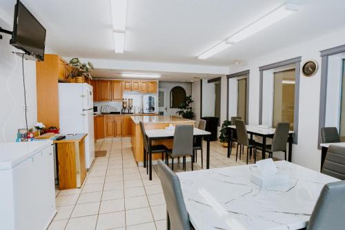 Western Budget Plus Mosaic Suites in Red Deer