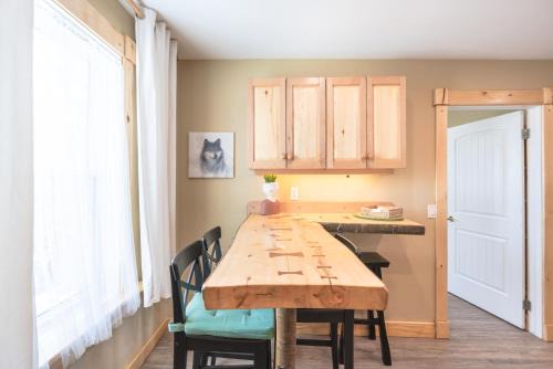 Craftsman's Loft - Heritage charm - AC - 5 min DT