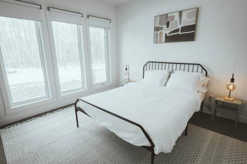 NYC Loft Inspired 12 mins to WEM Vintage arcade