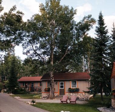 Patricia Lake Bungalows