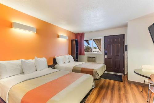 Motel 6-Lethbridge, AB