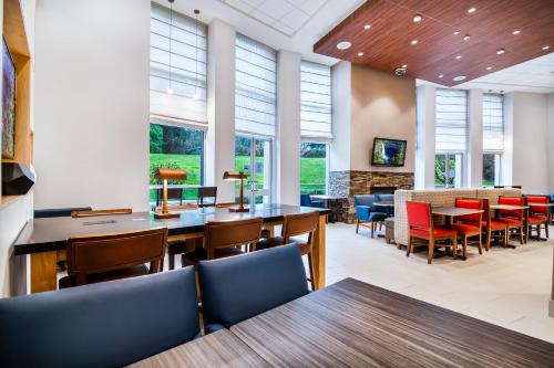 Holiday Inn Express & Suites Langley by IHG
