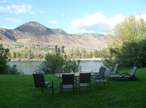 Riverland Inn & Suites