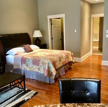 Kootenay Wild Guest Suites